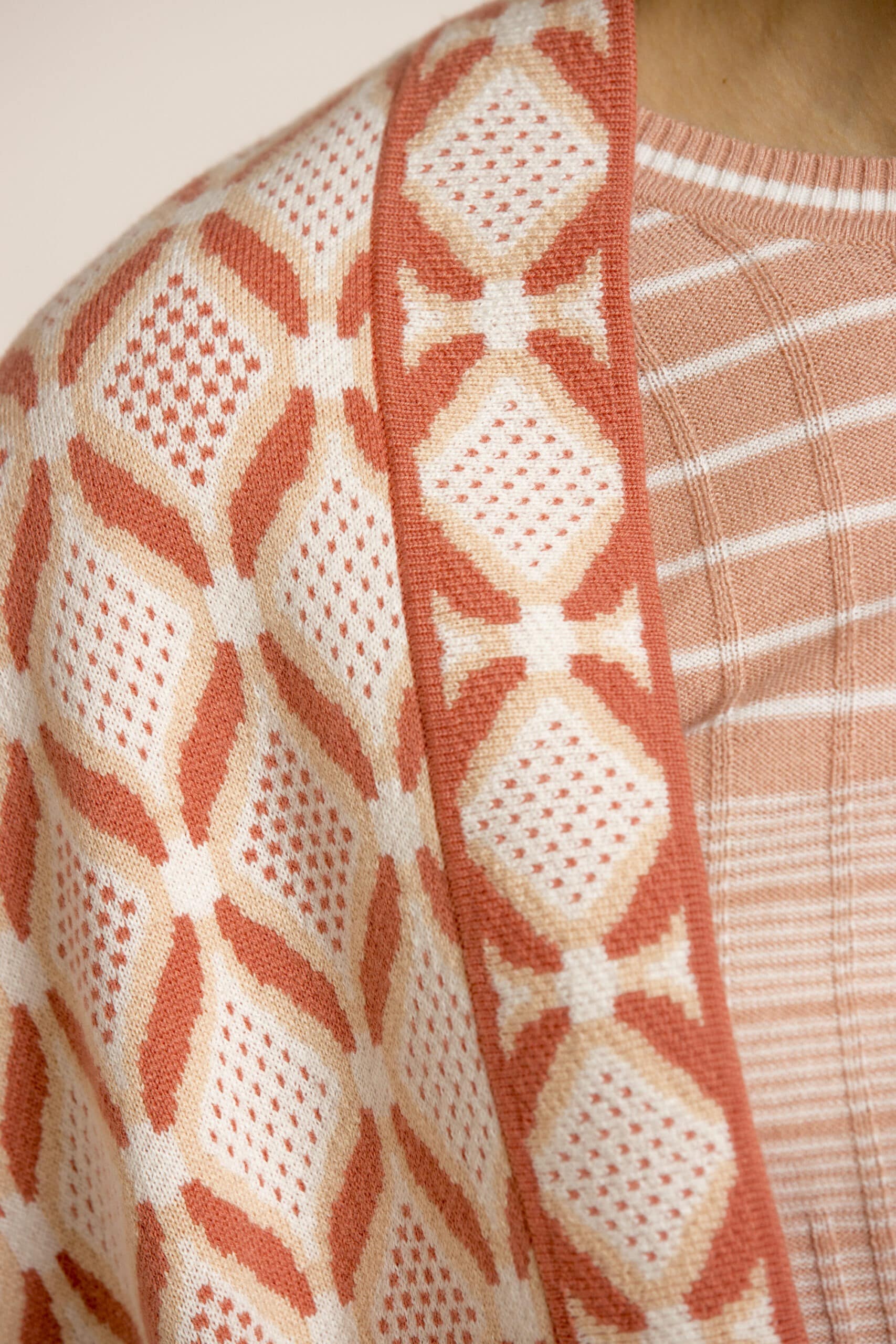 Flamingo pink geometric vest - Image 4
