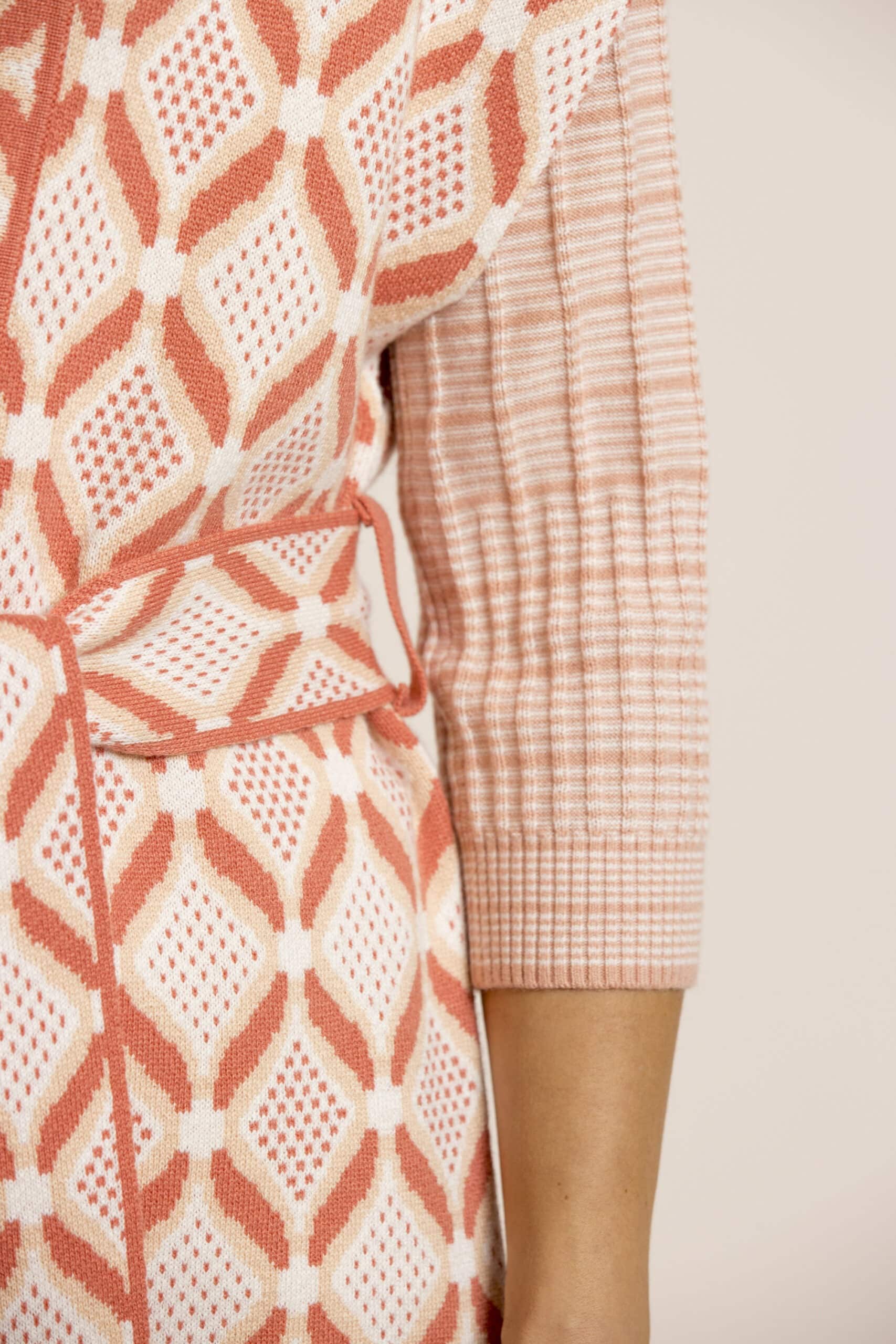 Flamingo pink geometric vest - Image 6