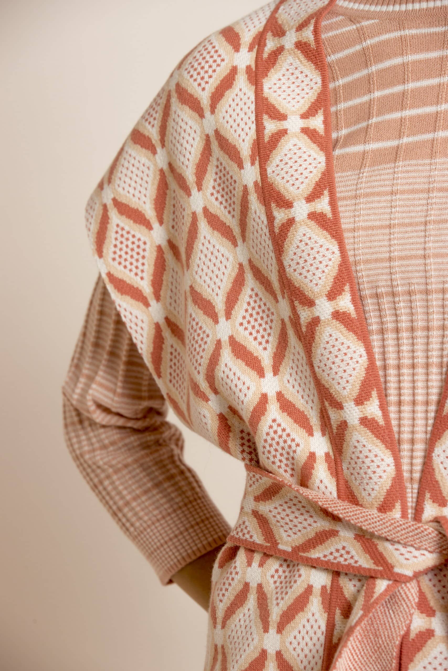 Flamingo pink geometric vest - Image 7