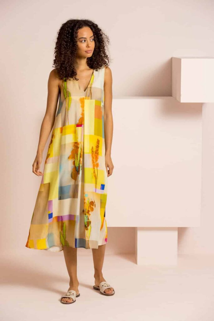 21-223-kinly-317-b-63b6f0e2edec8.jpg kinly dress wedding yellow zonder mouwen