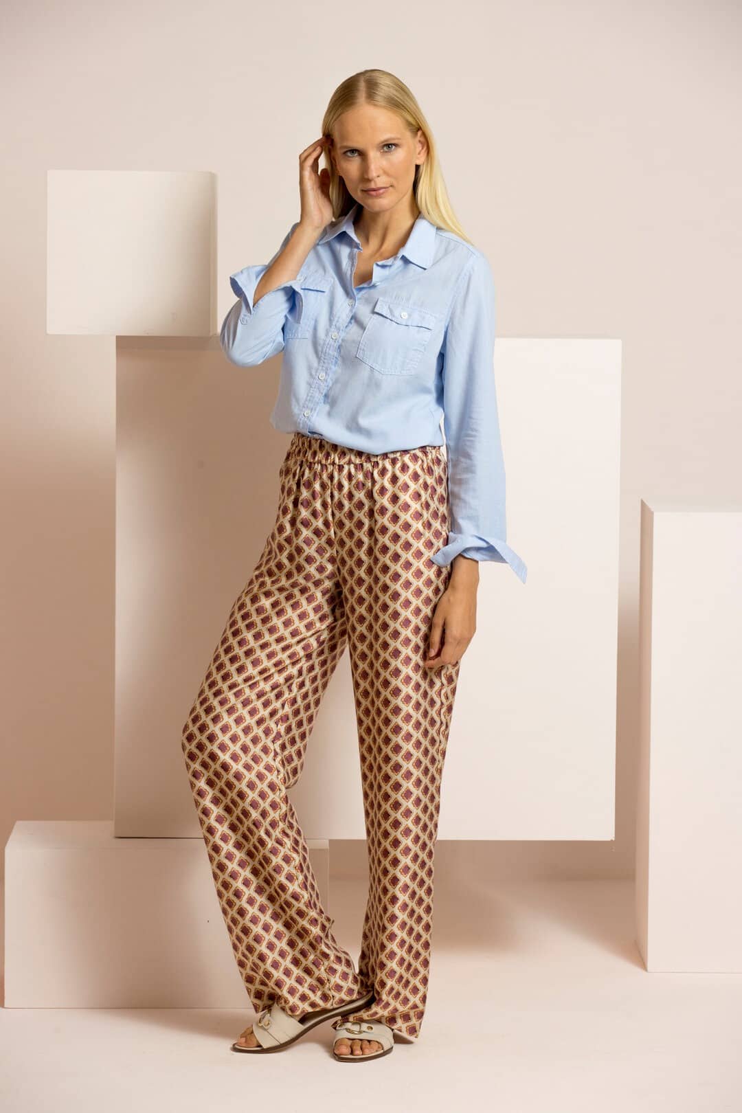 Ecru wide-leg geometric print trousers - Image 3