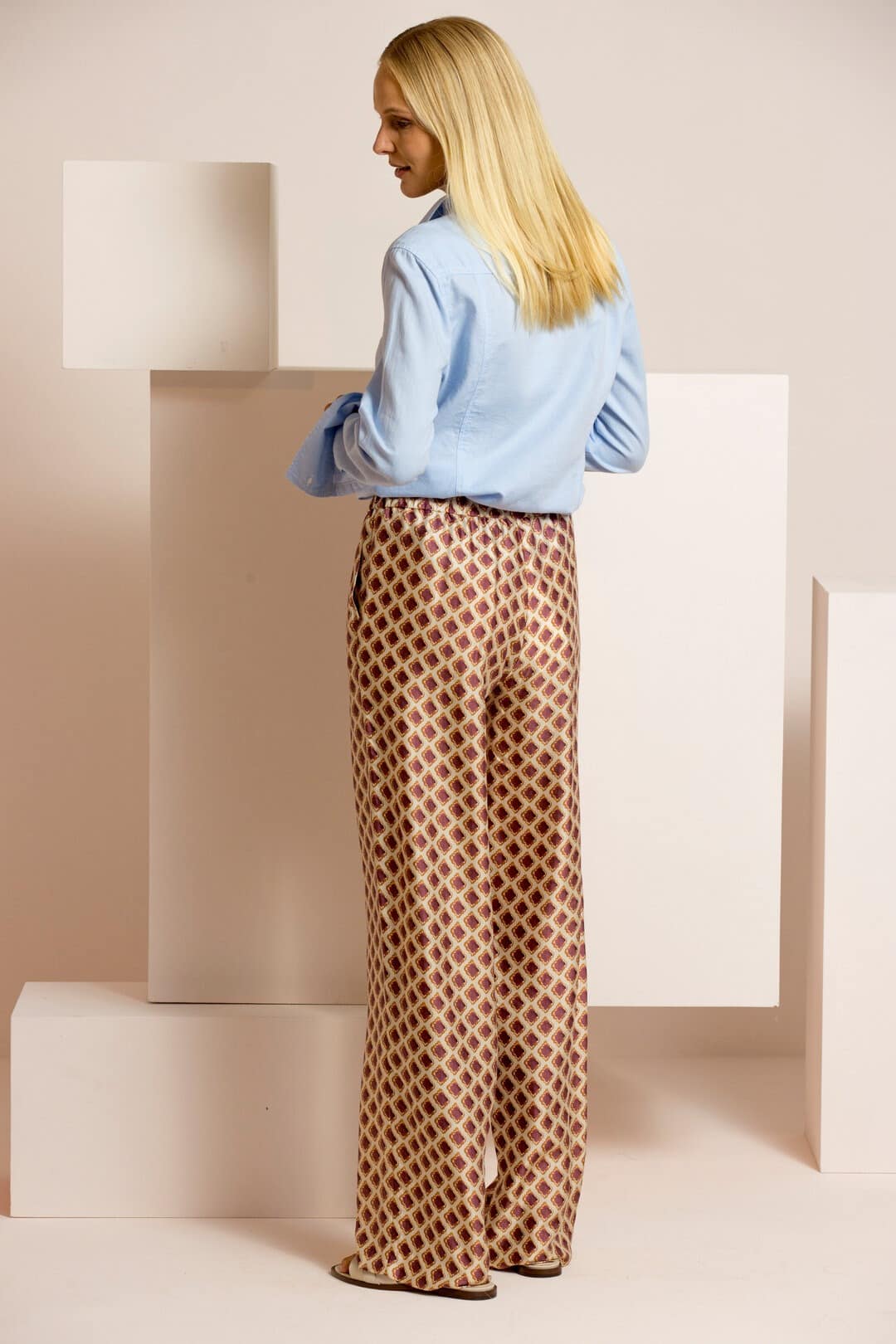 Ecru wide-leg geometric print trousers - Image 4