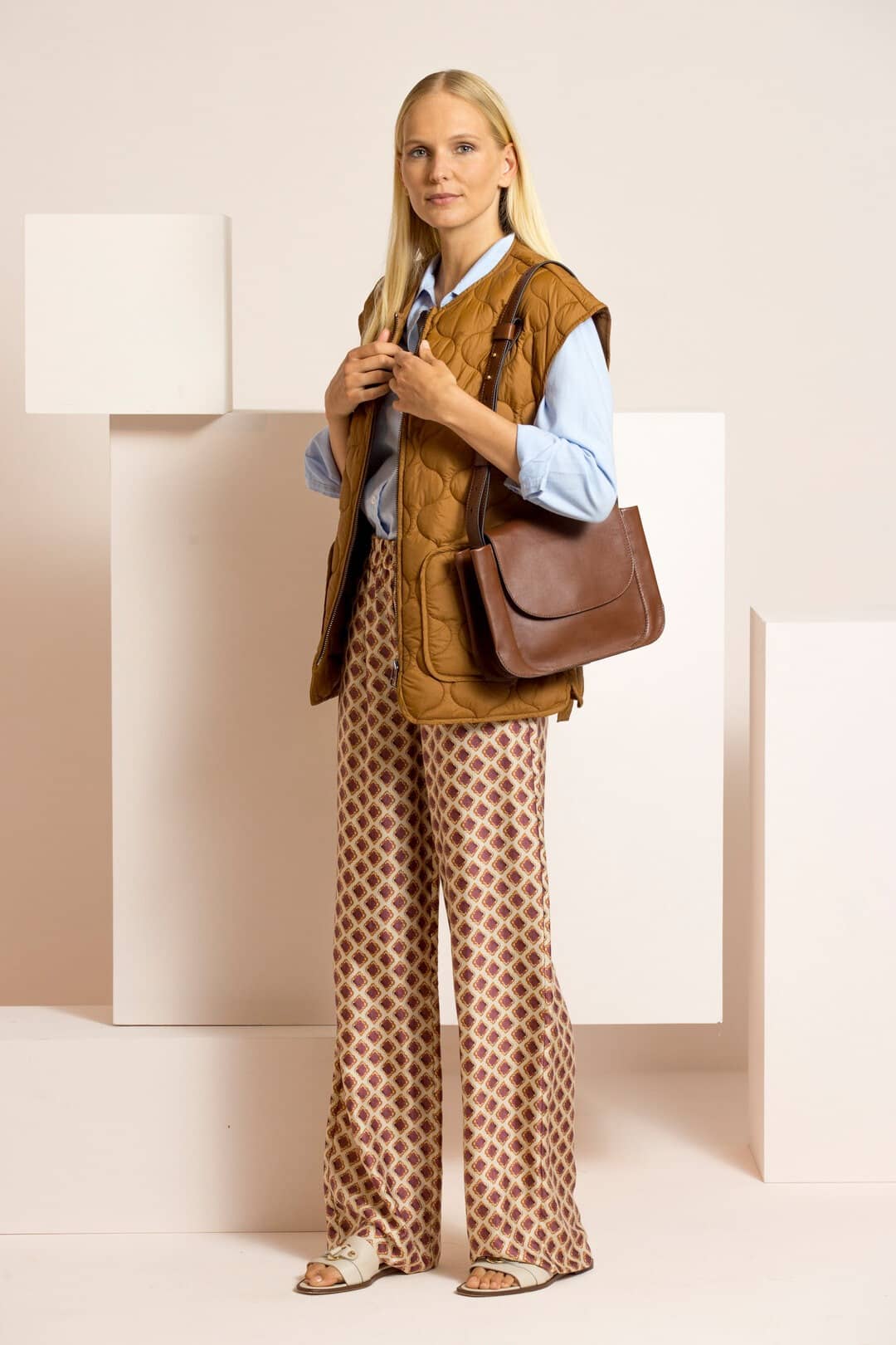 Ecru wide-leg geometric print trousers - Image 7