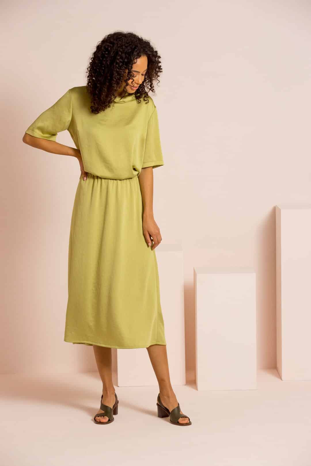 Green mid-length flared skirt - Image 2