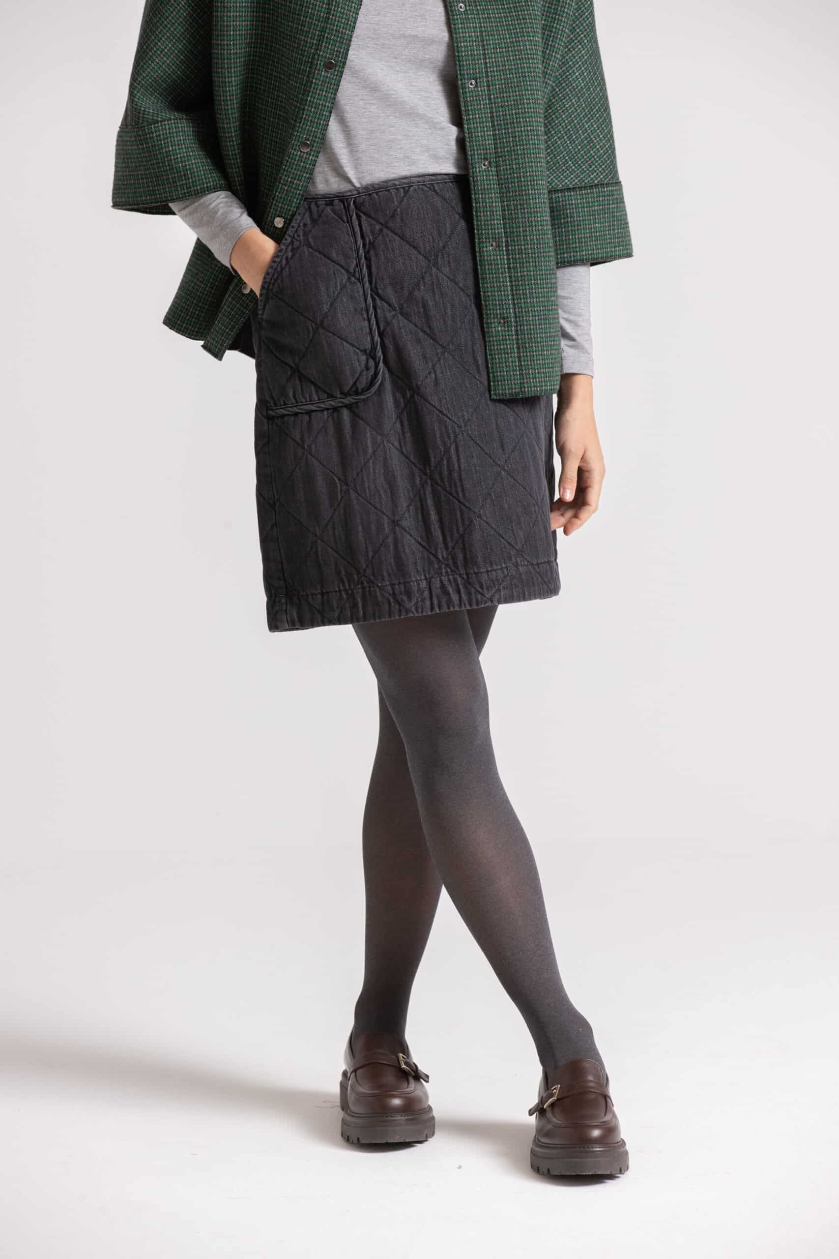 Grey quilted skirt with pockets - Image 3