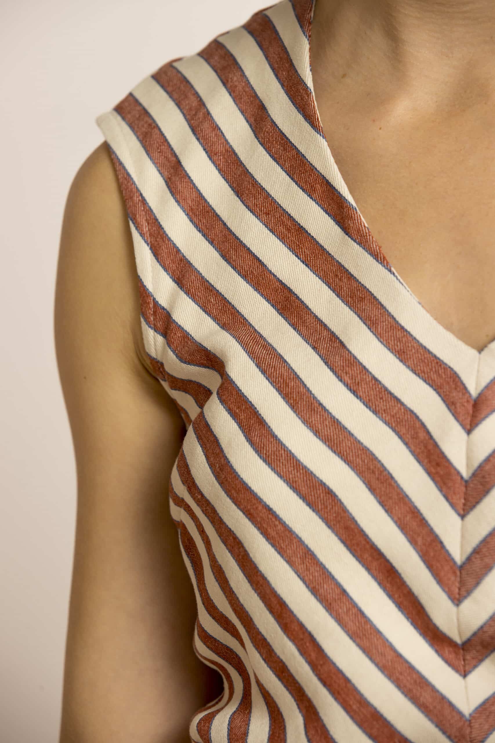 Beige and orange sleeveless dress - Image 4