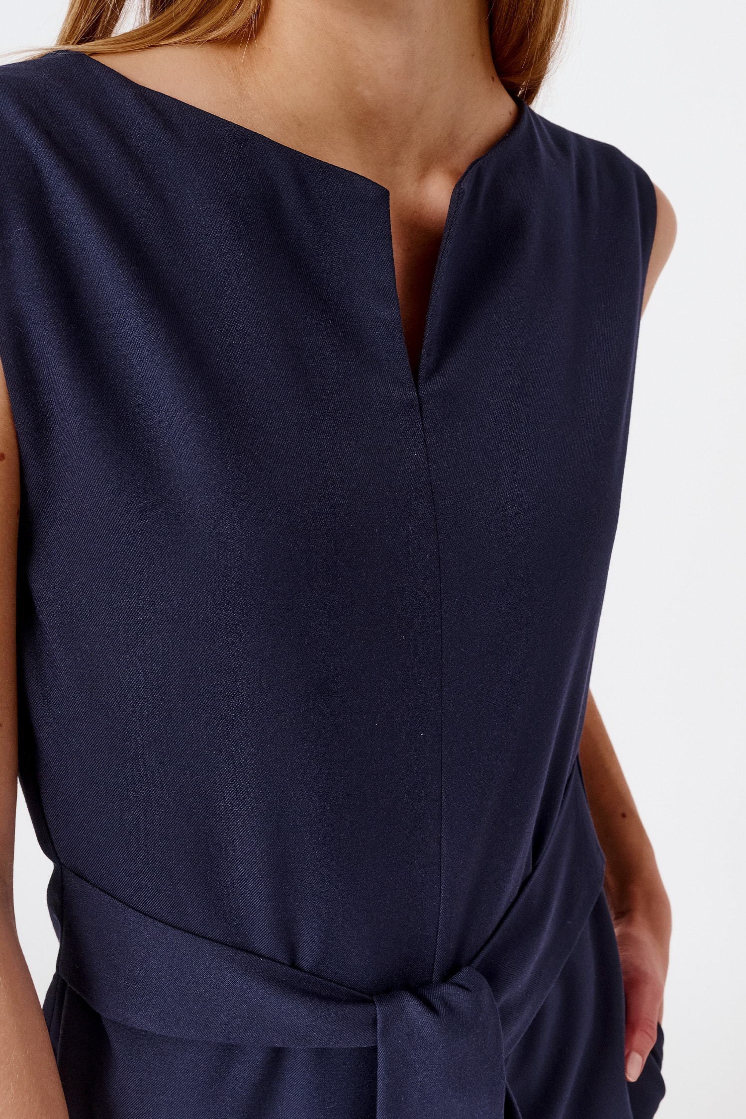 Belted sleeveless jumpsuit - Image 7