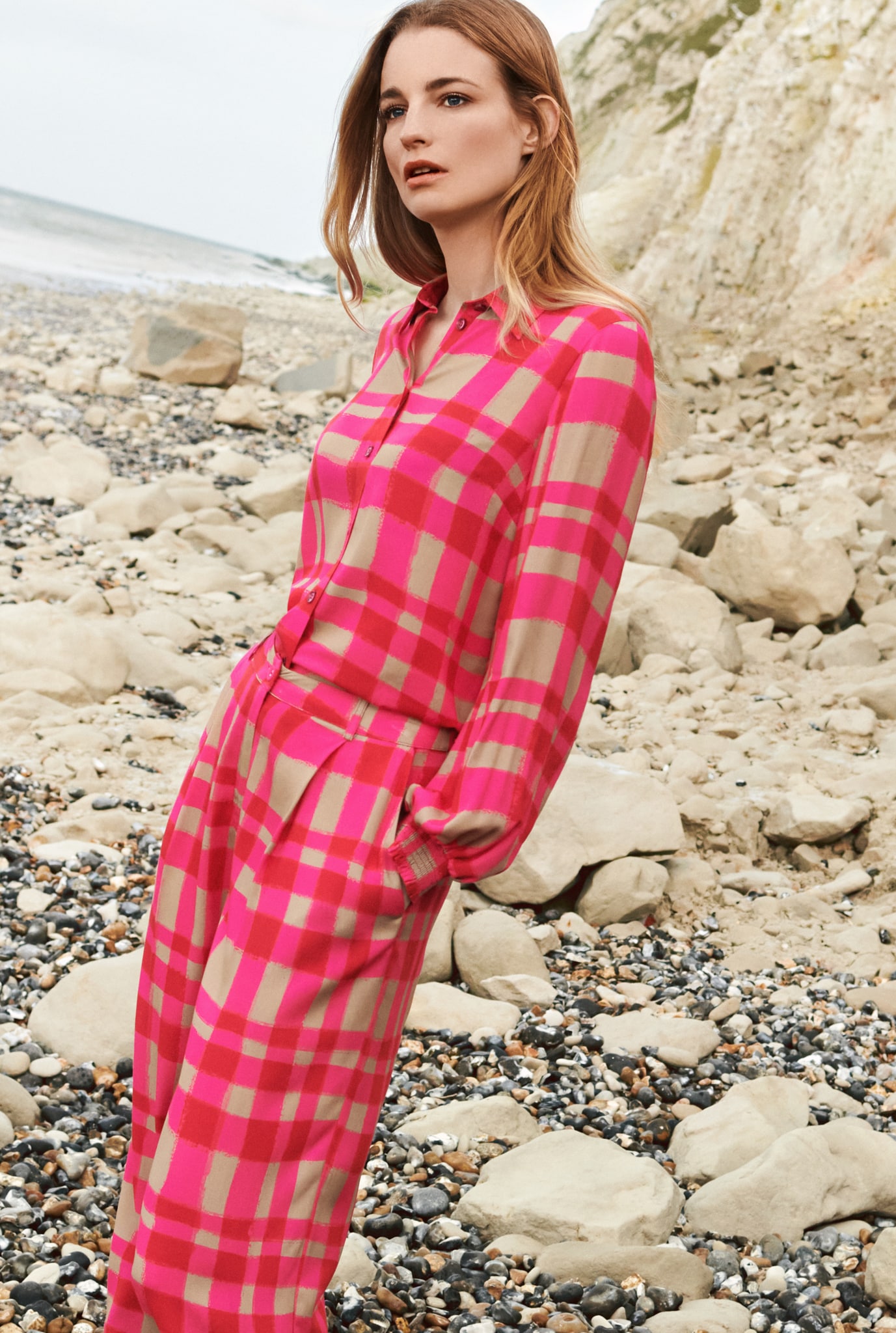 Camel and fuchsia colored wide-leg trousers - Image 3