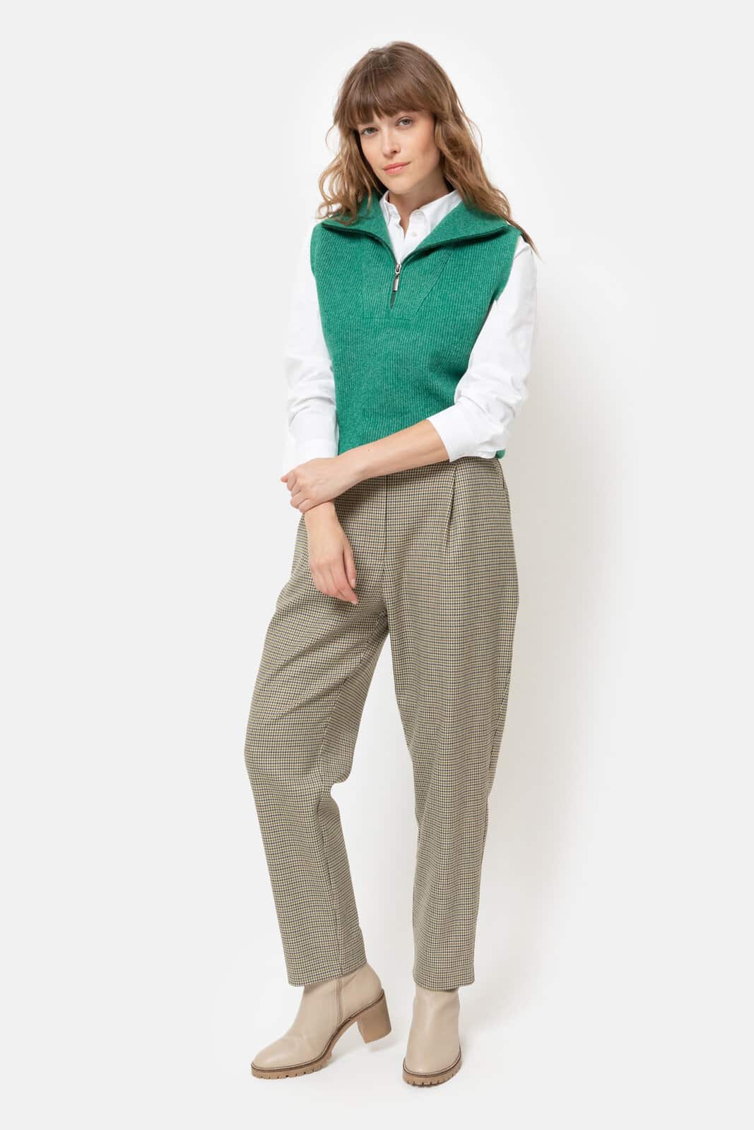 Green sleeveless pull shirt vest with collar and ribbed knit fabric - Image 4