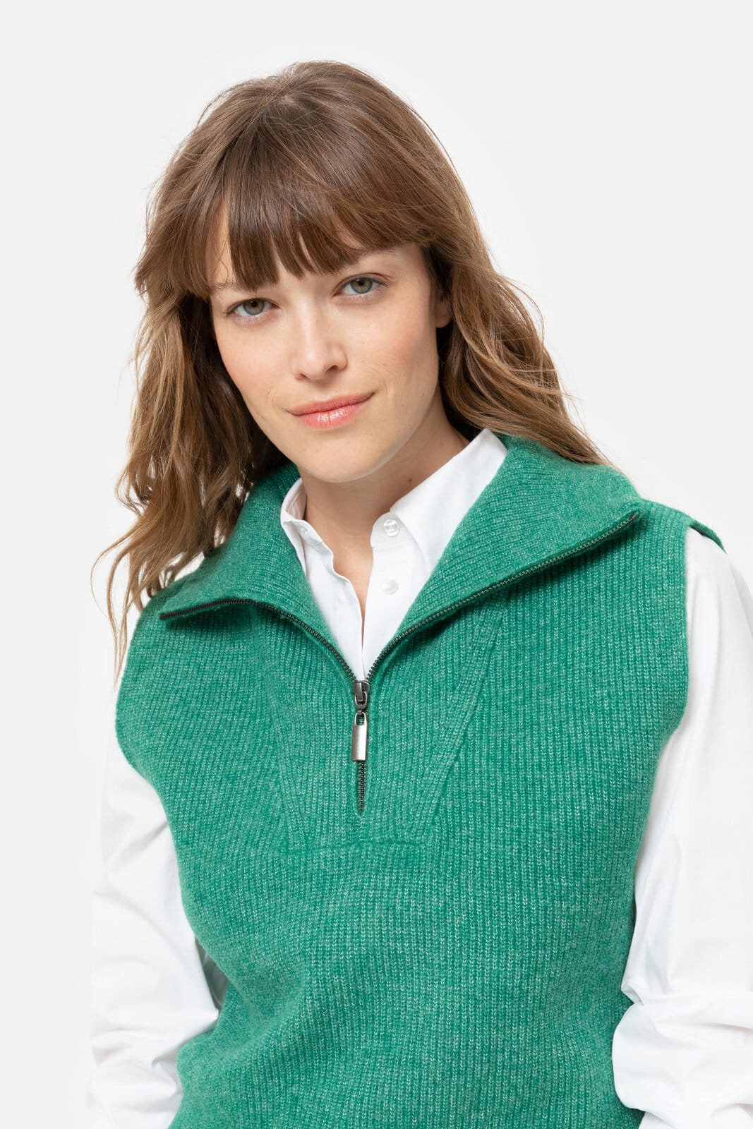Green sleeveless pull shirt vest with collar and ribbed knit fabric - Image 2